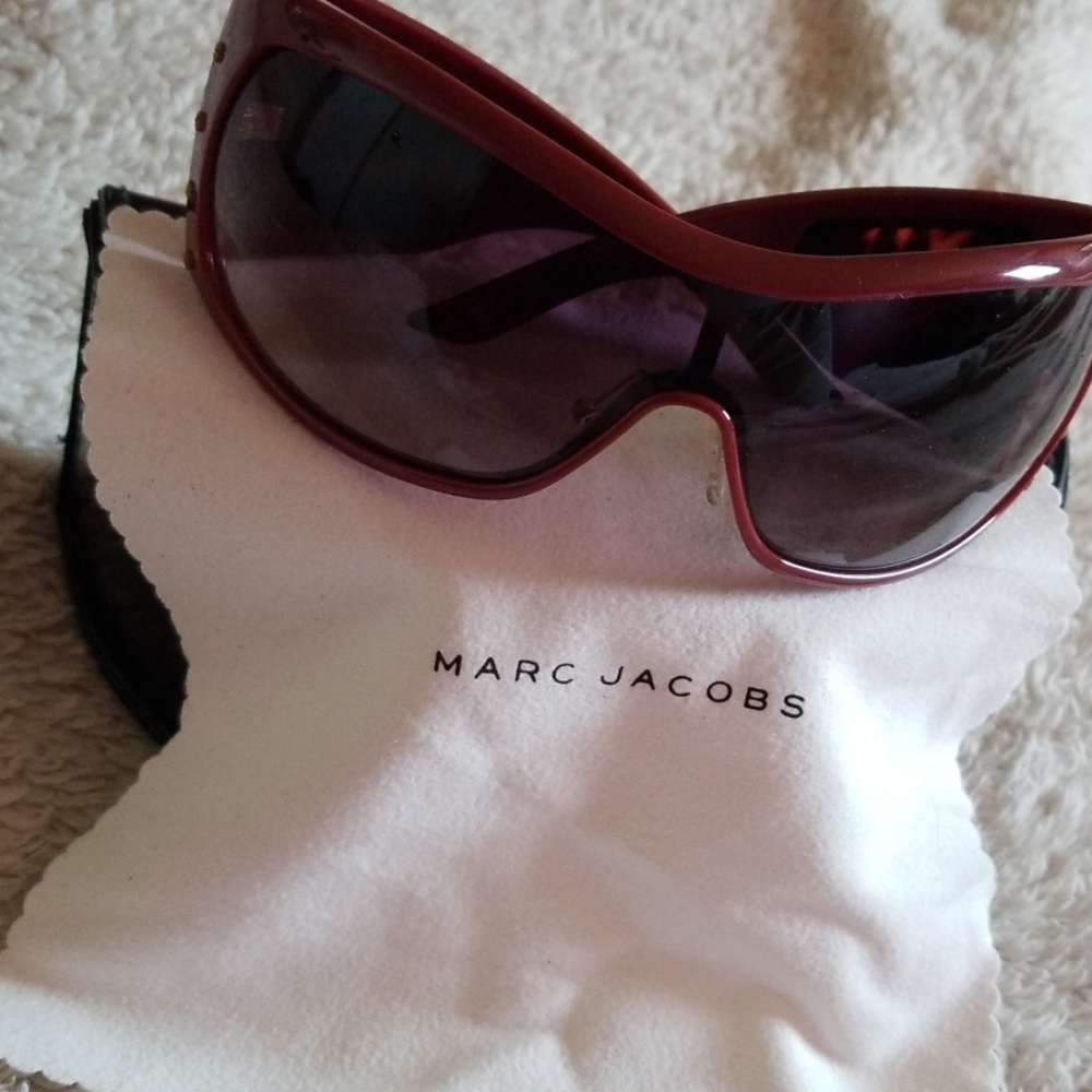 Marc Jacobs dark red sun glasses